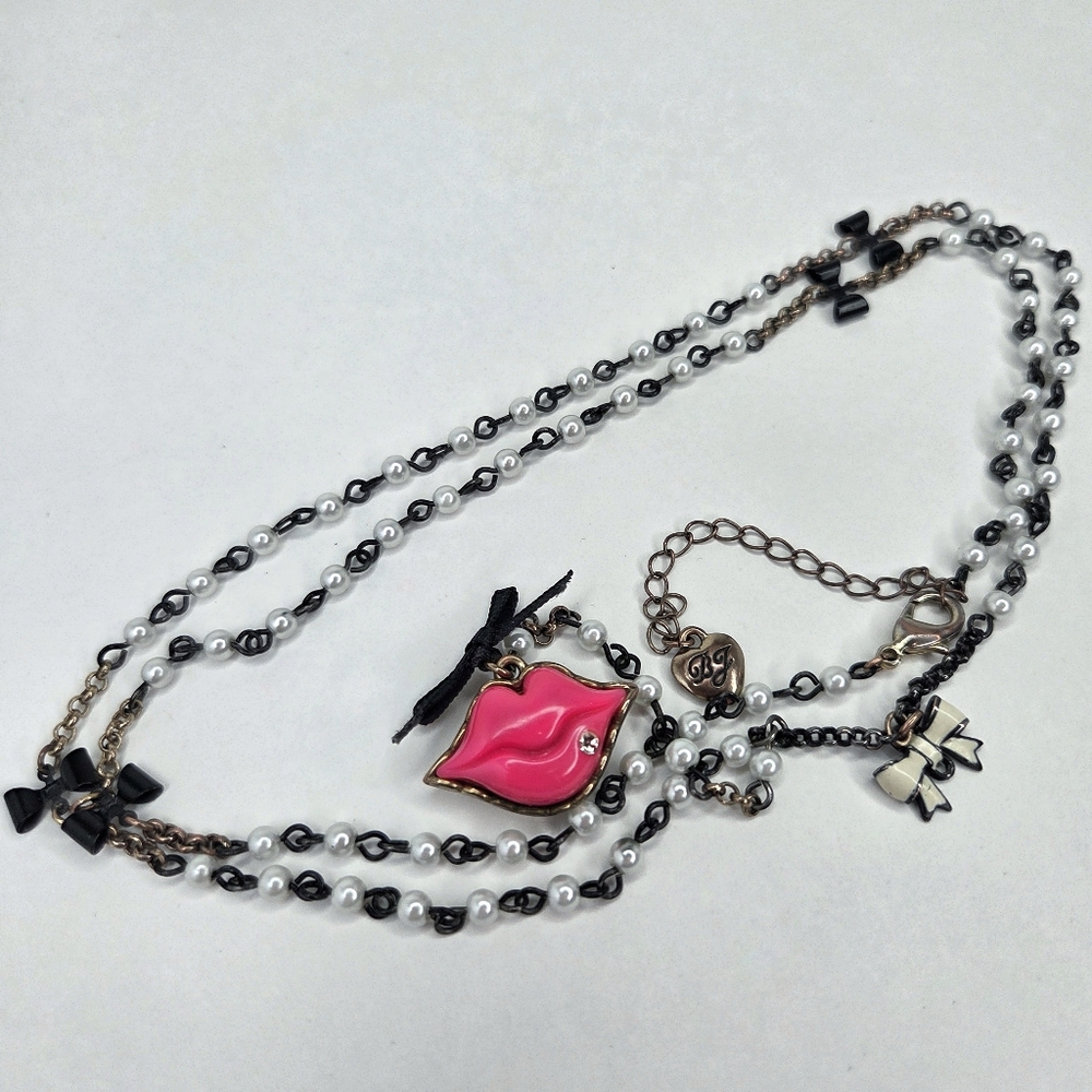 Betsey Johnson Y2K "First Date" Hot Pink Lips Pendant Long Statement Necklace
